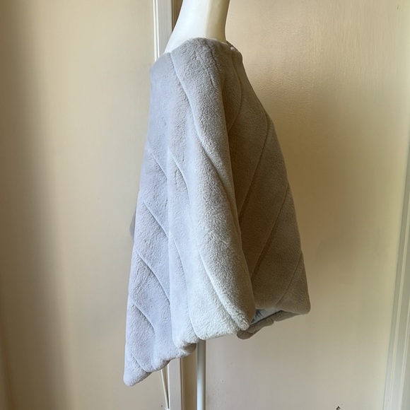 New Grey Tourance Poncho Florence Faux Fur - Picture 2 of 8